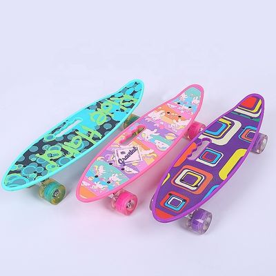 Flat-Plate Ręczne Małe Ryby Płyty Drukowane Skateboard Cztery Koła Flash Mobility Scooter dla chłopców i dziewcząt