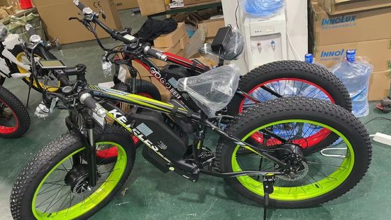 Zamarznięcie tarczowe 72V 2000W Dwukrotny tylny silnik 23AH Bateria litowa 26&quot;x4.0&quot; Fat Tire Electric Bike